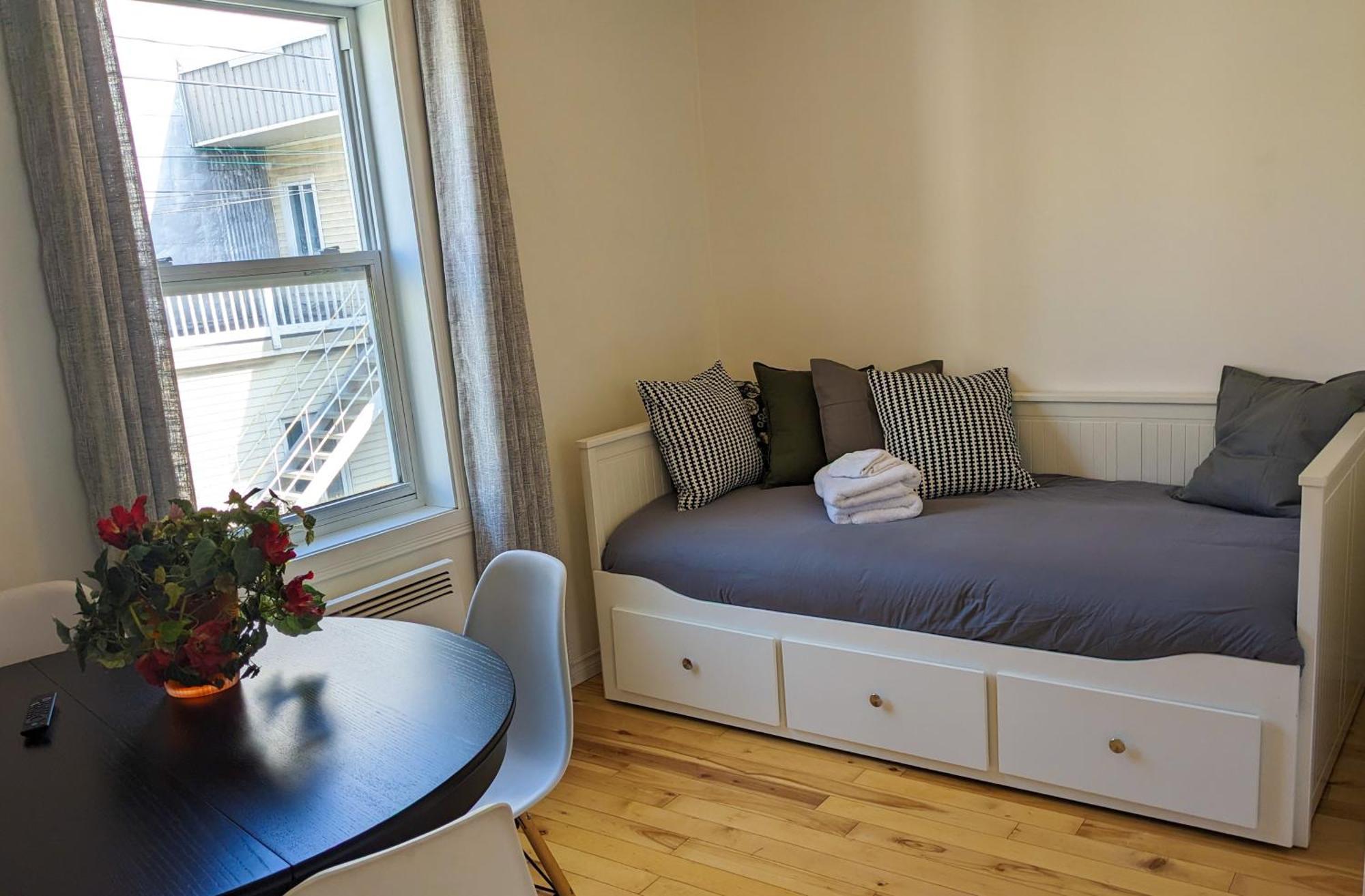 Les 300s 3e Avenue Appartement *